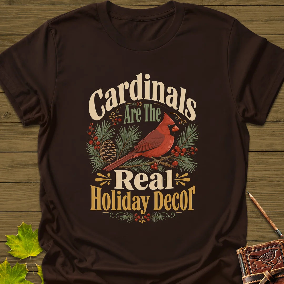 Cardinal Holiday Decor T-Shirt in Dark Chocolate