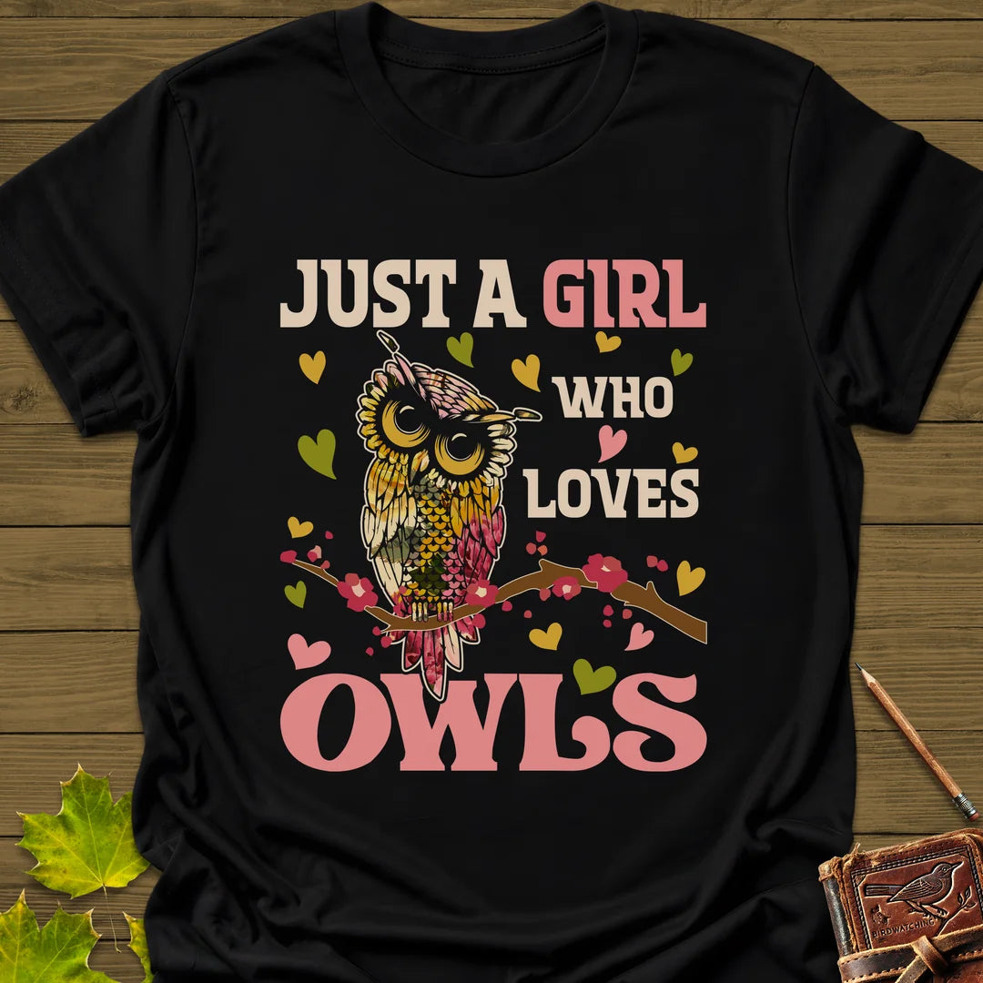 Girl Who Loves Owls T-Shirt in Black